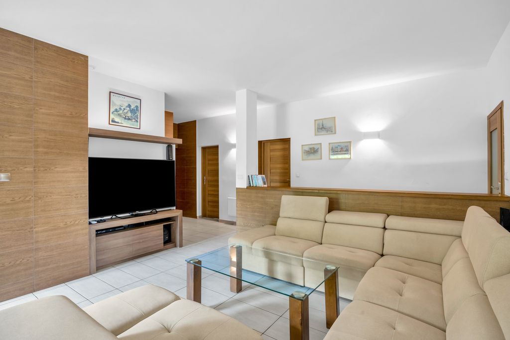 House - 8 rooms - 253 m² - Fabryczna Street Błonie