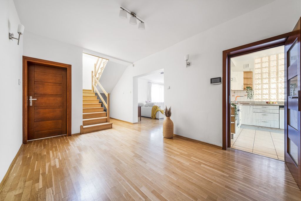 Будинок - 6 кімнат - 261 м² - вул. Черемхова Варшава Бялувка