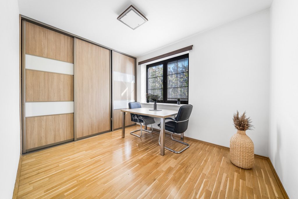 Будинок - 6 кімнат - 261 м² - вул. Черемхова Варшава Бялувка