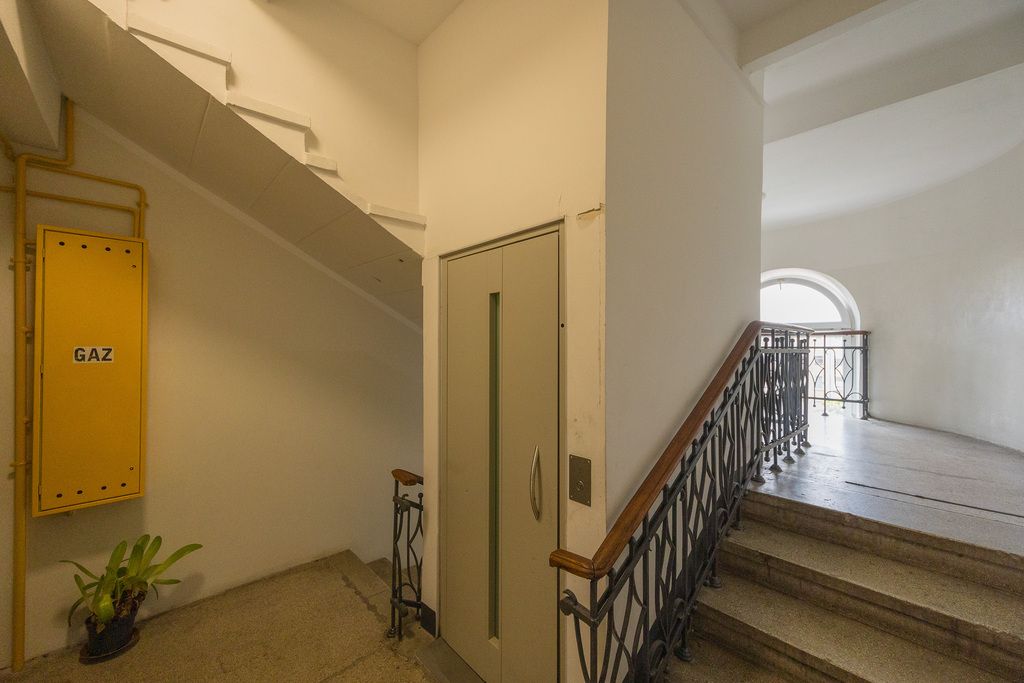 Lokal - 30 m² - winda - ul. Chmielna Warszawa Wola