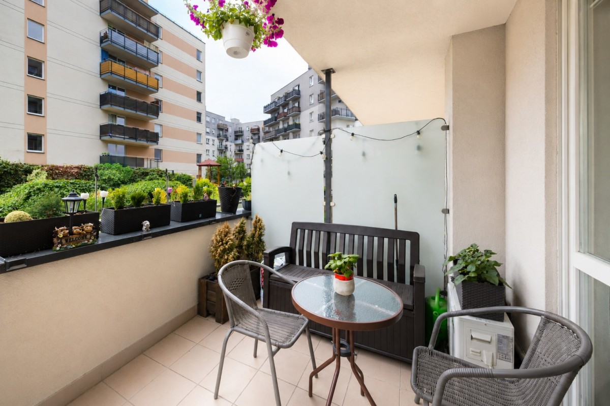 Квартира 3 кімнати 56.8 м² у Варшаві, Бяłołęка