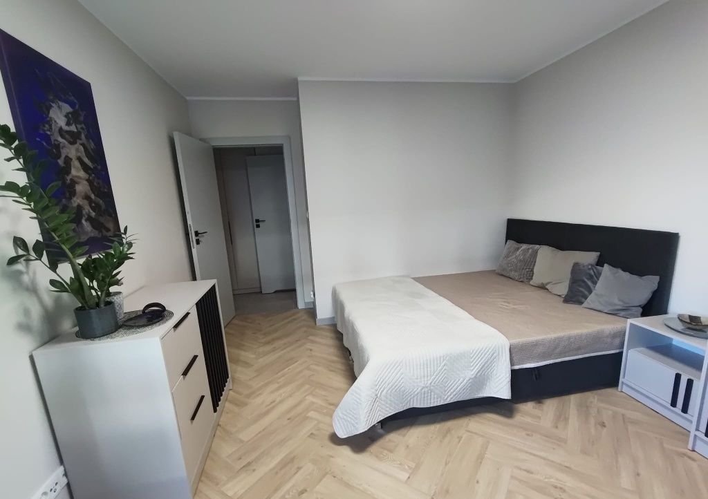 Do wynajęcia 2-pokojowe mieszkanie z osobną kuchnią