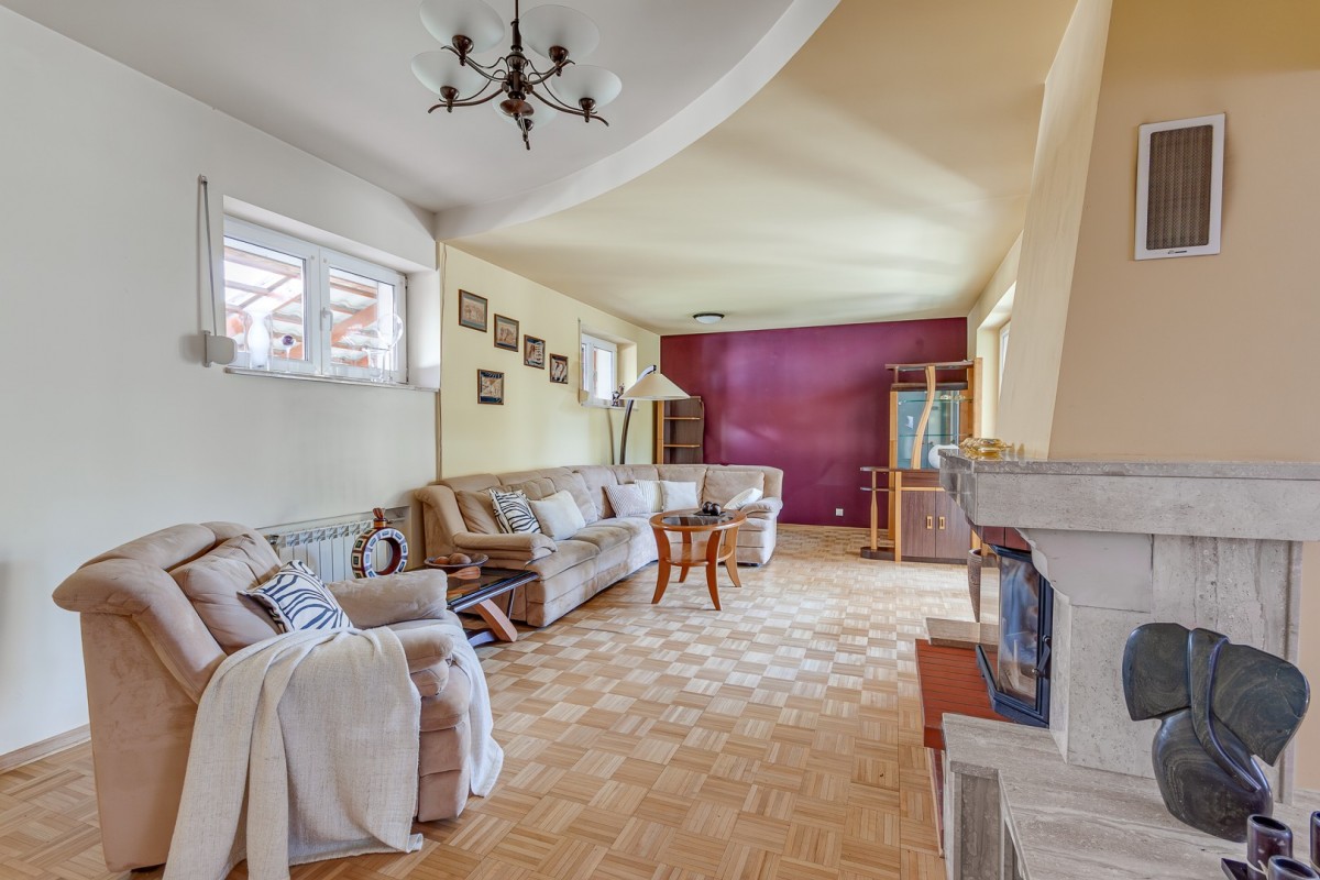 Dom - 7 pokoi - 330 m² - ul. Białowiejska Warszawa Wola