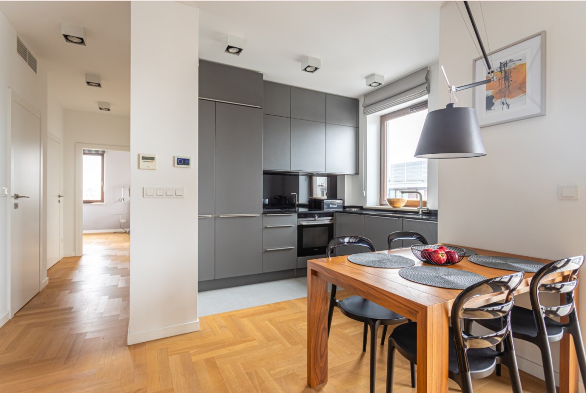 Stylish 3-Room Apartment in Warszawa Śródmieście - 64 m²