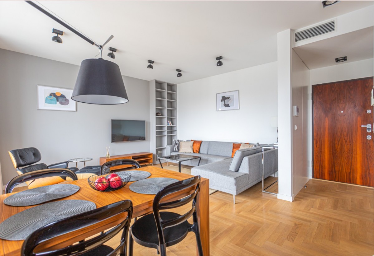 Stylish 3-Room Apartment in Warszawa Śródmieście - 64 m²