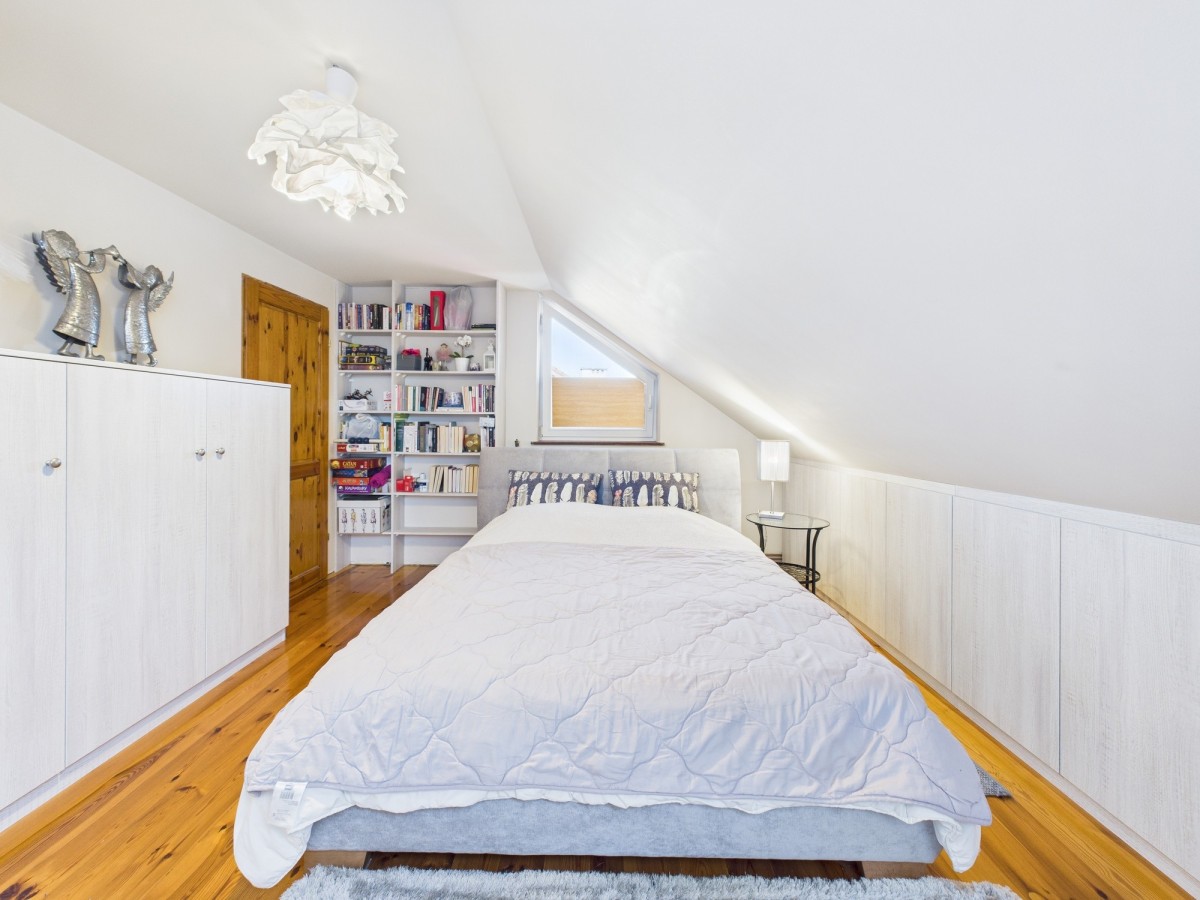 Dom - 8 pokoi - 336 m² - ul. Cicha Bielany Wrocławskie