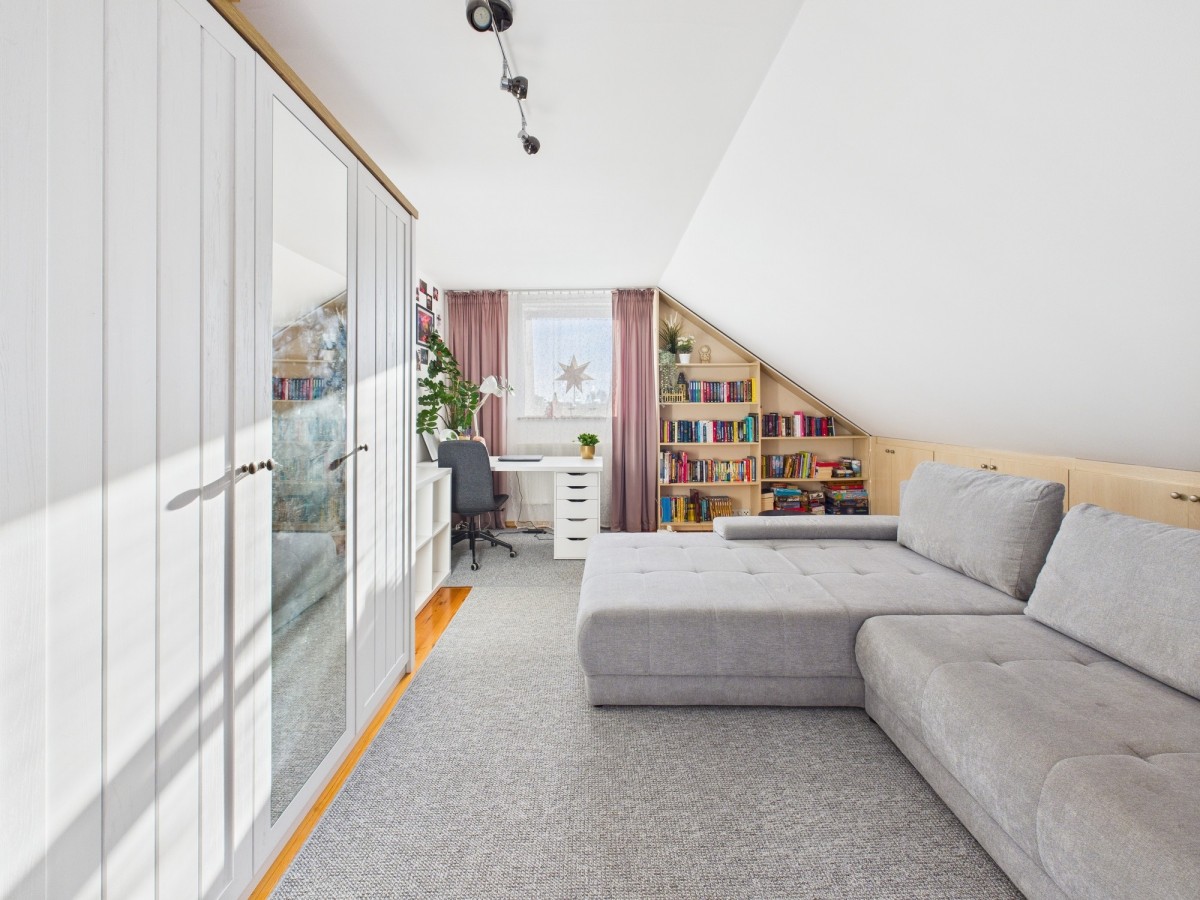 Dom - 8 pokoi - 336 m² - ul. Cicha Bielany Wrocławskie
