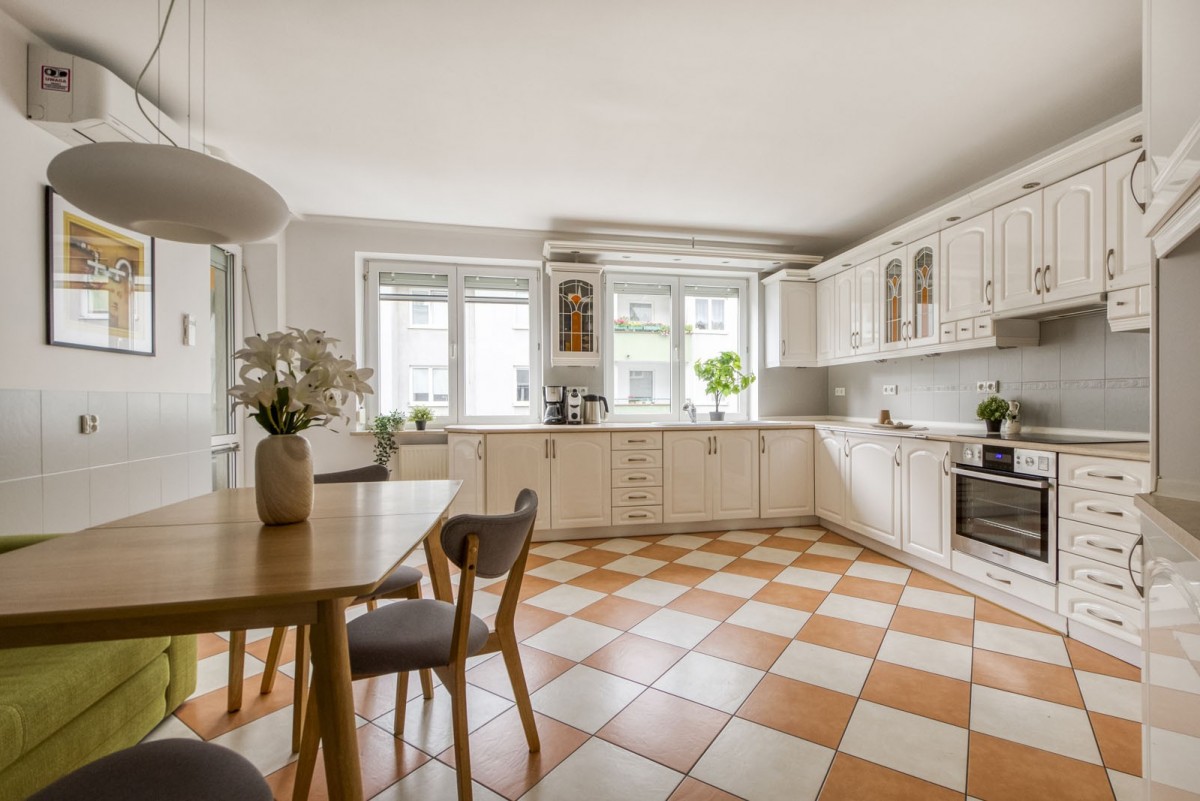 Obiekt - 5 pokoi - 184 m² - al. Aleja Komisji Edukacji Narodowej Warszawa Ursynów