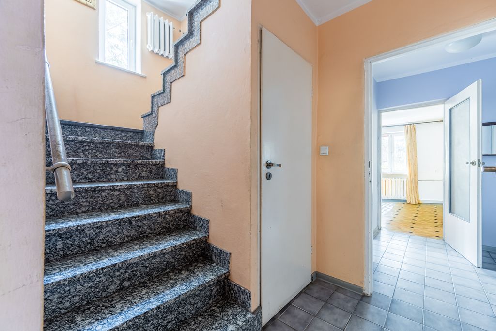 Дом на продажу в Warszawa Włochy - 6 комнат, 280 м²