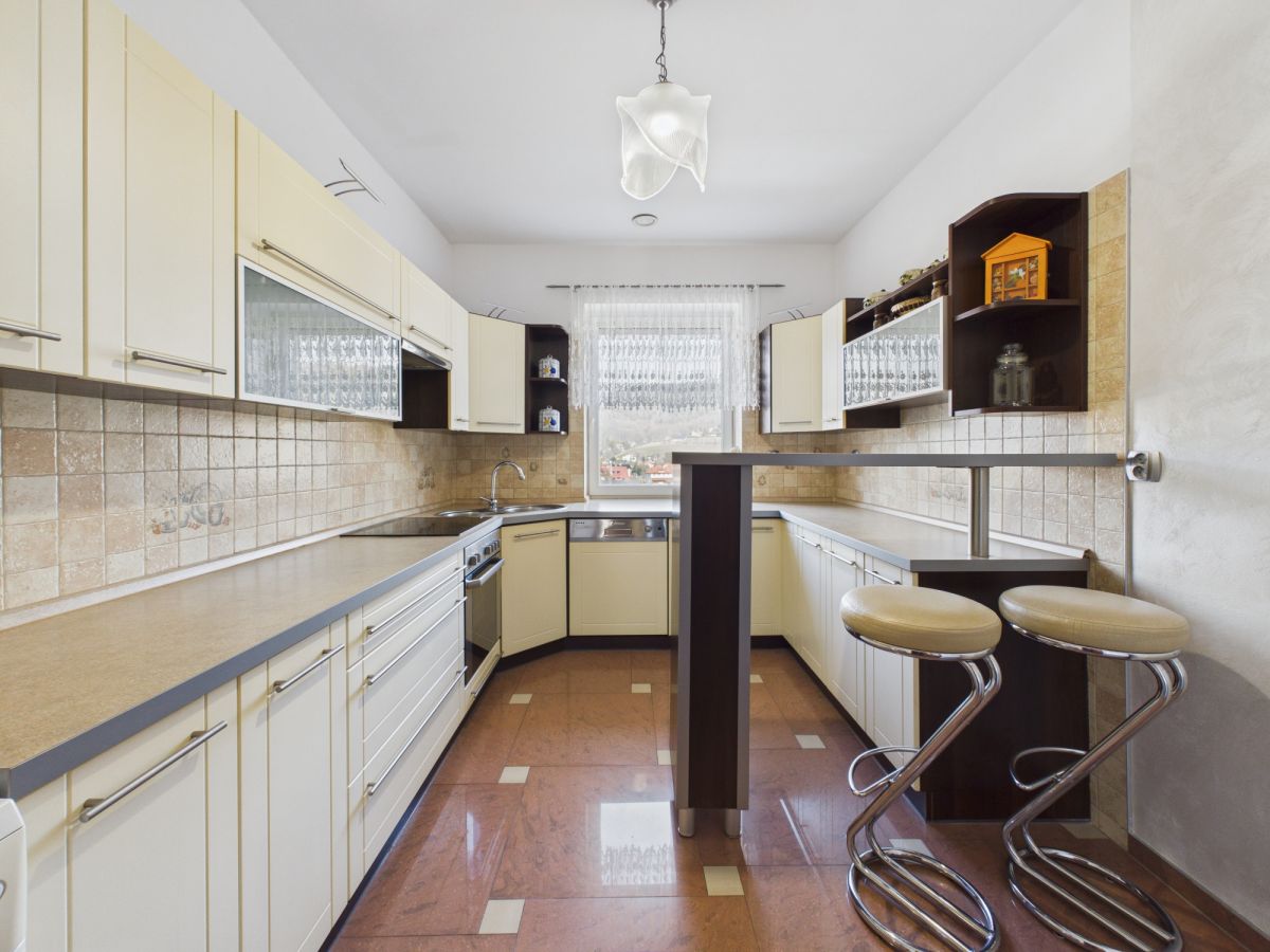 Будинок - 9 кімнат - 350 м² - вул. Малинова Брена