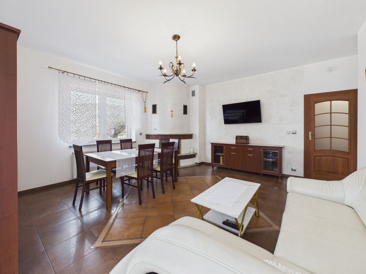 Будинок - 9 кімнат - 350 м² - вул. Малинова Брена