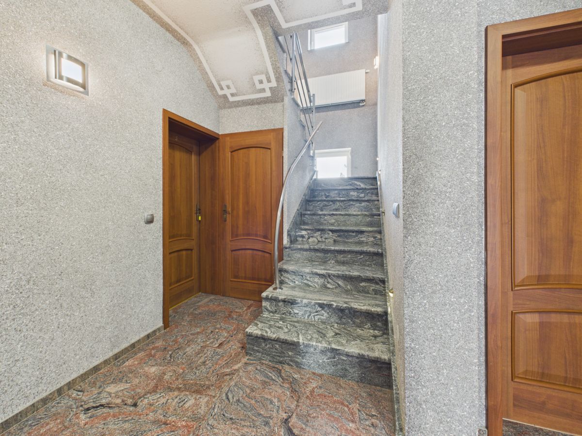 Будинок - 9 кімнат - 350 м² - вул. Малинова Брена
