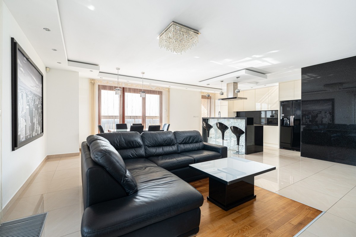 Apartment - 4 rooms - 115 m² - al. Aleja Wyścigowa Warsaw