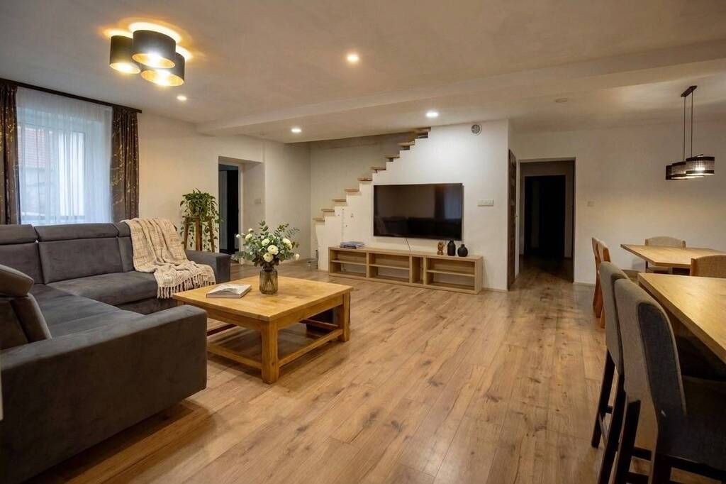 Будинок - 6 кімнат - 250 м² - Павлів Тшебницький