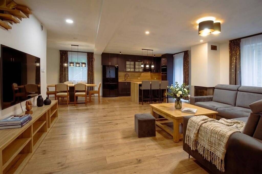 Будинок - 6 кімнат - 250 м² - Павлів Тшебницький