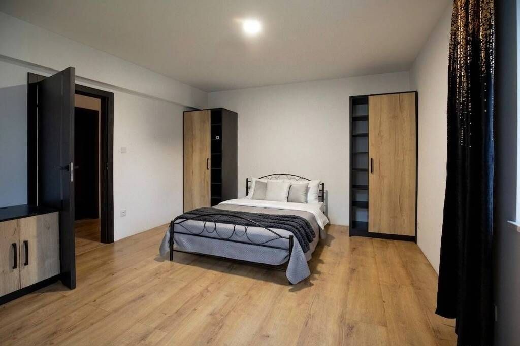 Будинок - 6 кімнат - 250 м² - Павлів Тшебницький