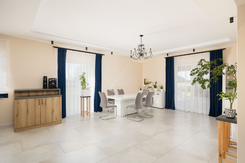 House - 5 rooms - 240 m² - Ulan-Majorat