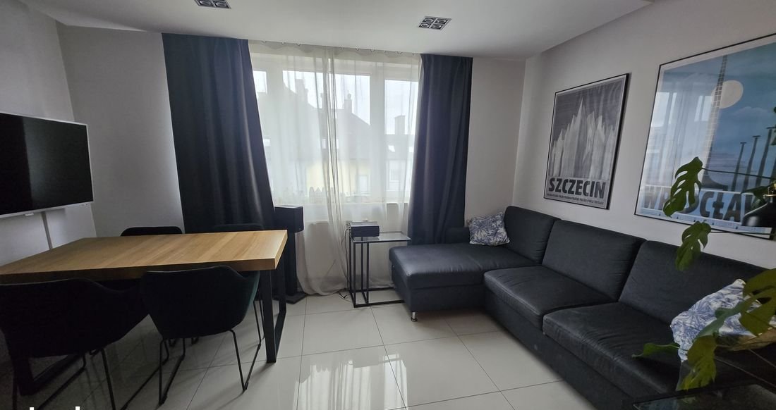Duplex apartment with air conditioning and garage