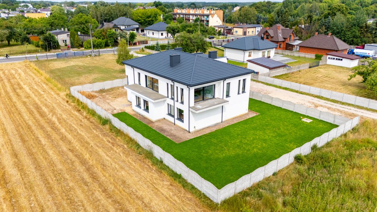 Haus - 10 Zimmer - 446 m² - ul. Poznańska Zelów