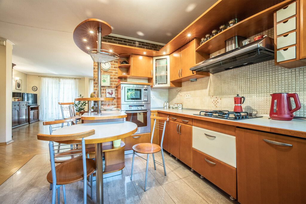 Дом - 5 комнат - 220 м² - ул. Плоцка, Лодзь Гурна