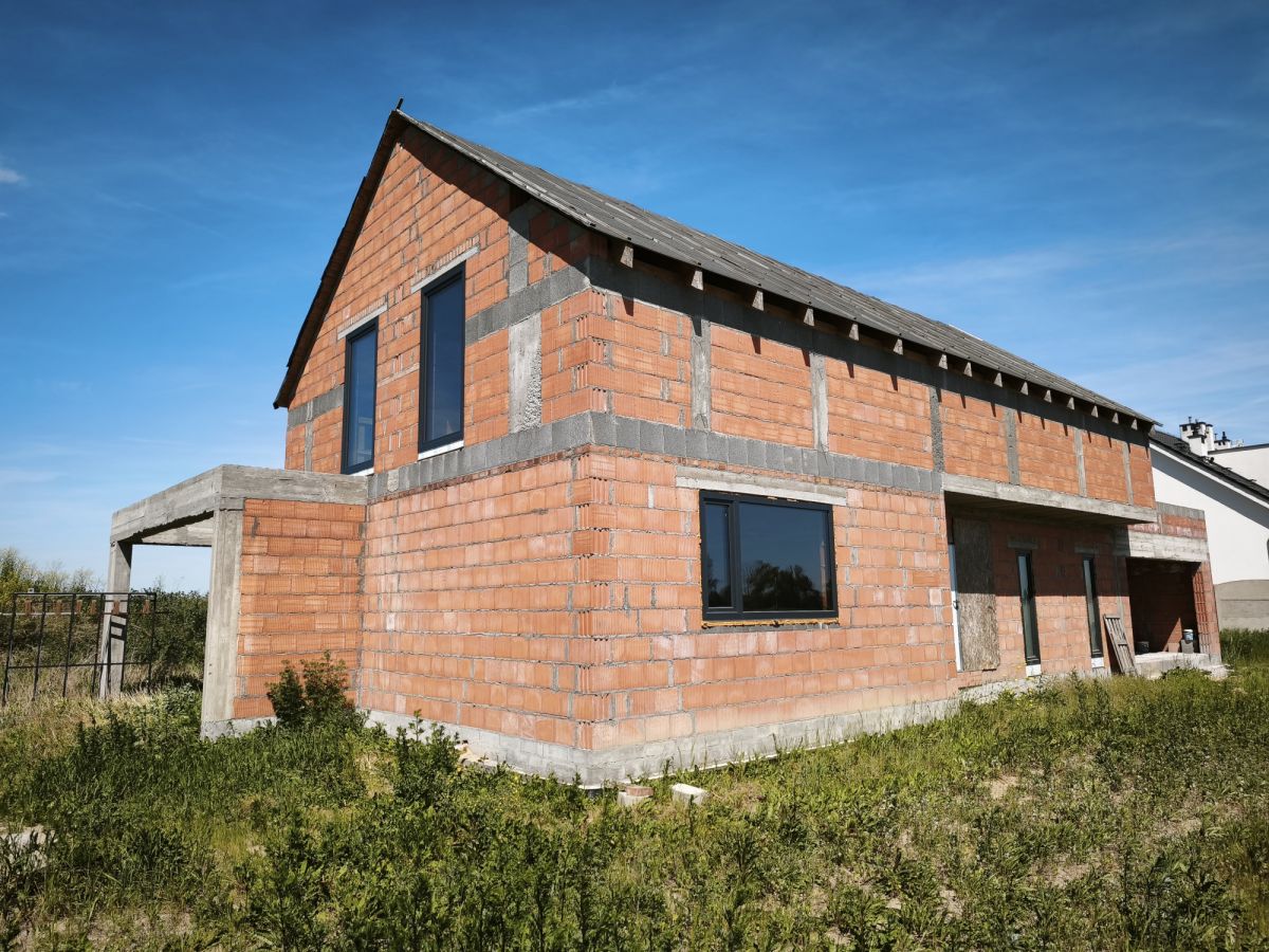 Haus - 6 Zimmer - 264 m² - Zielniki