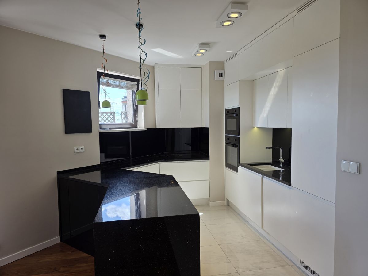 Mieszkanie - 4 pokoje - 104 m² - ul. Symboliczna Warszawa