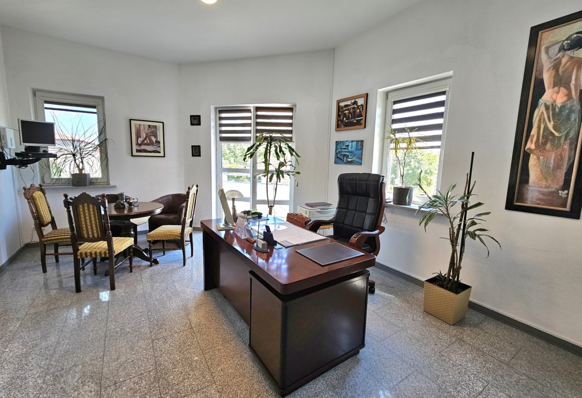 Property - 20 rooms - 720 m² - ul. Warszawska Dawidy