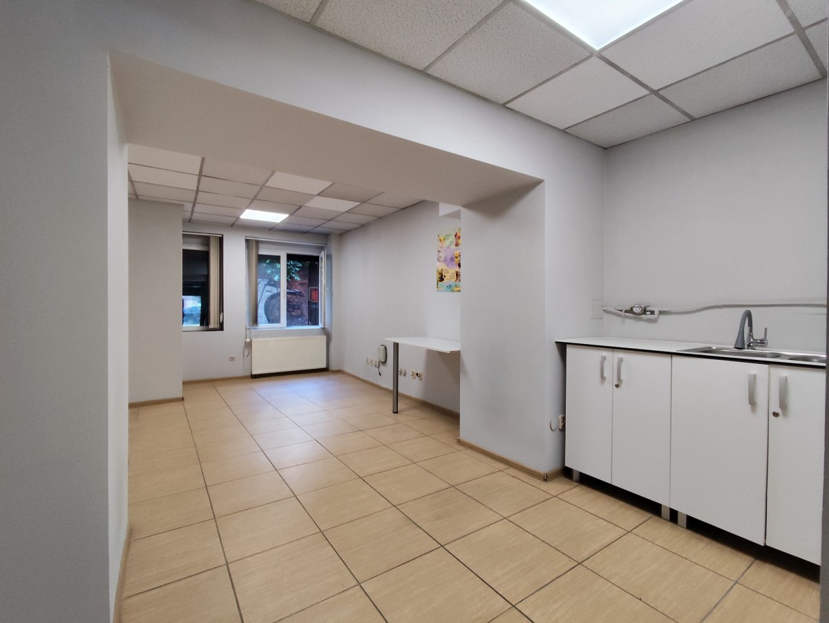 Локал - 4 комнаты - 81 м² - ул. Гливицкая Бытом