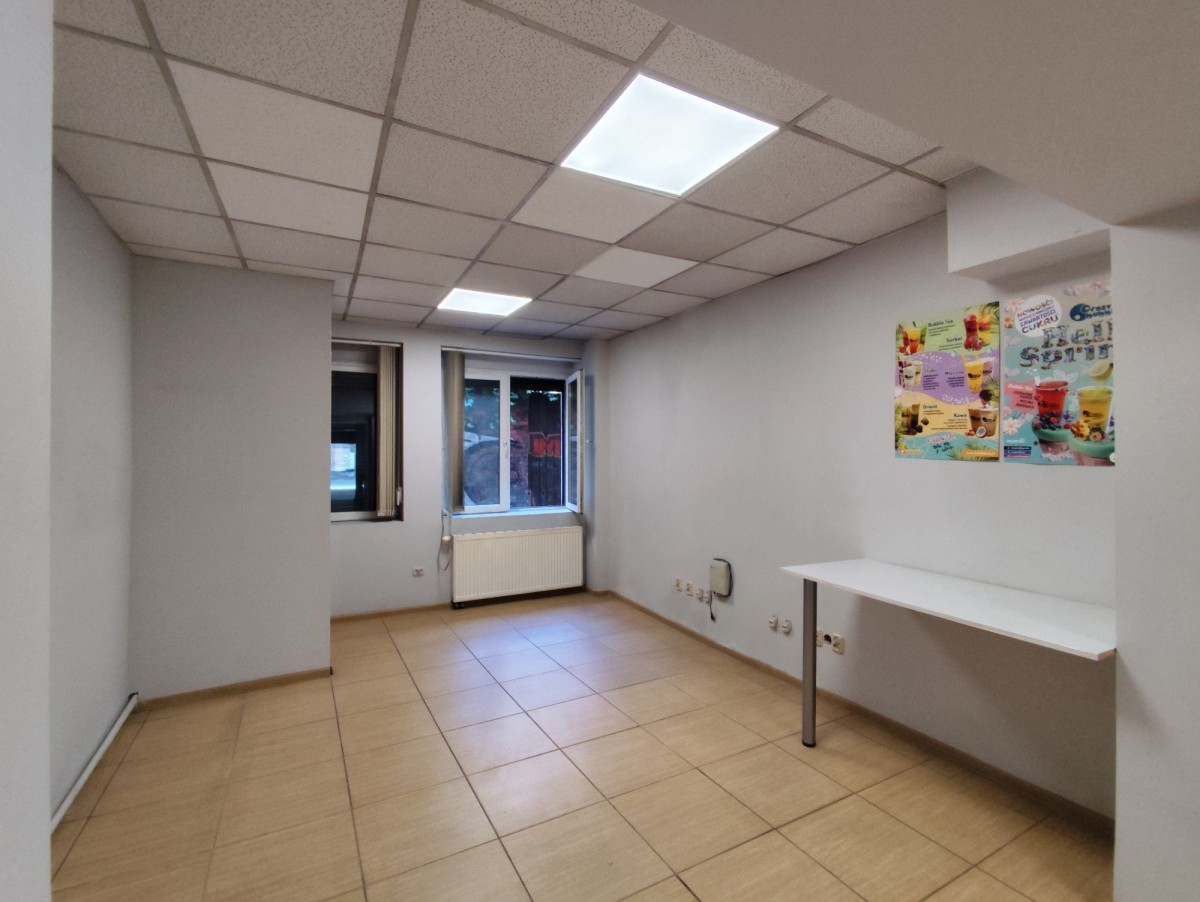 Локал - 4 комнаты - 81 м² - ул. Гливицкая Бытом