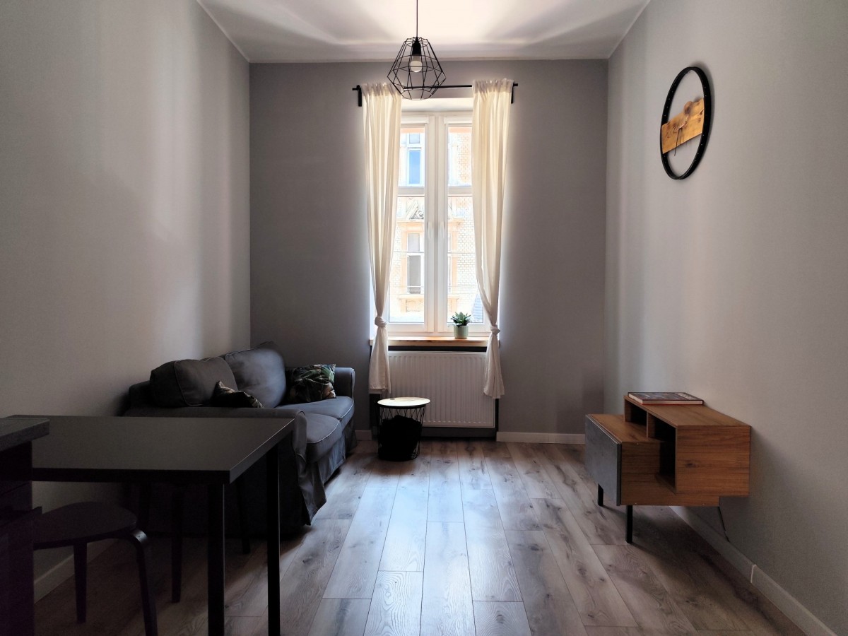 Квартира - 2 комнаты - 32 м² - ул. Катовицка Битом