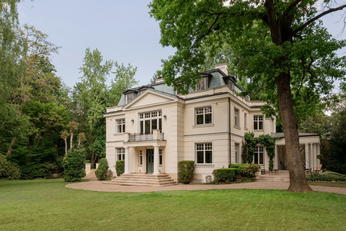 Резиденція в Констянцині-Єзірна, 12 кімнат, 620 м²