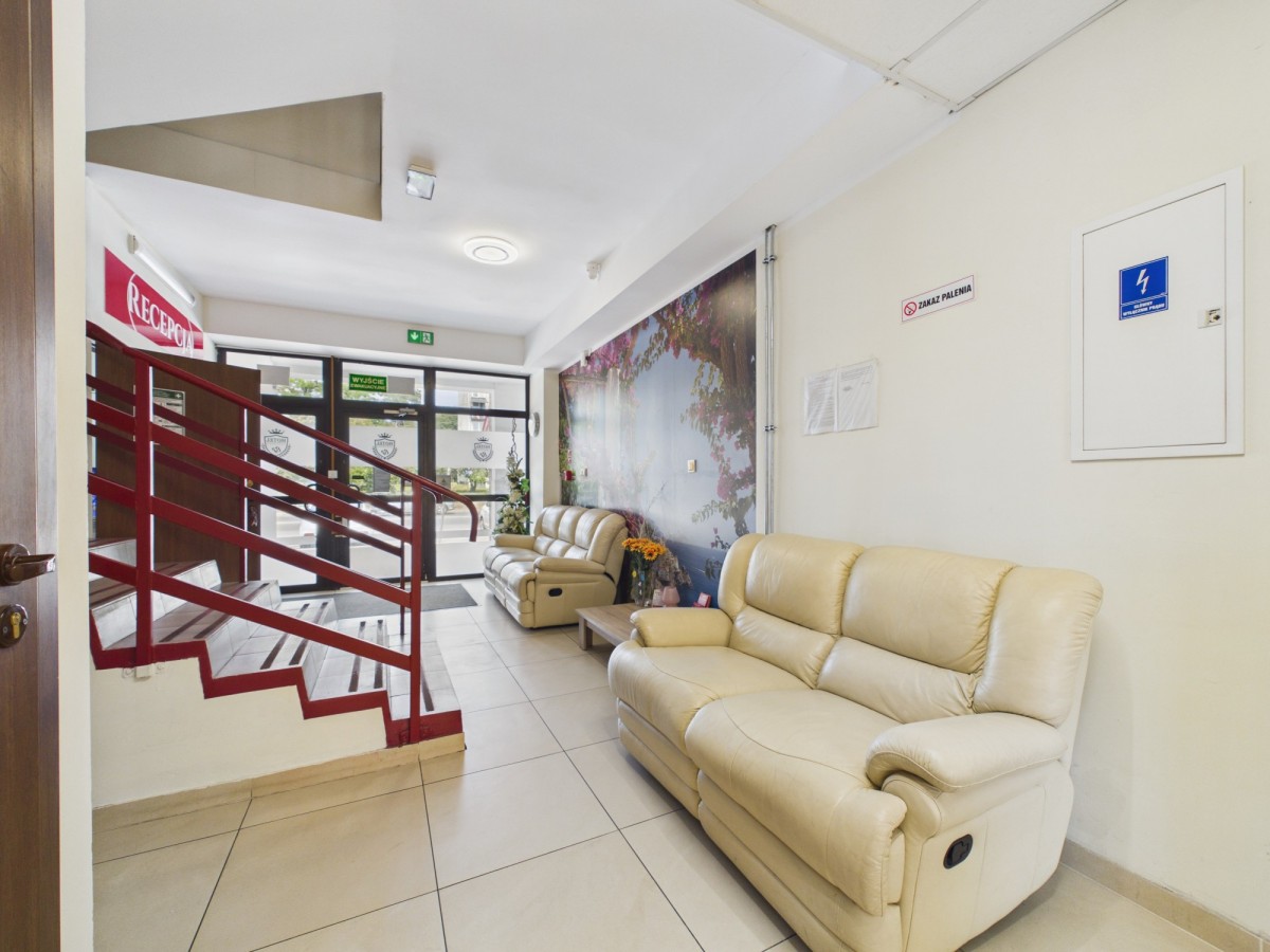 Obiekt - 36 pokoi - 1166 m² - ul. Piastowska Radomsko