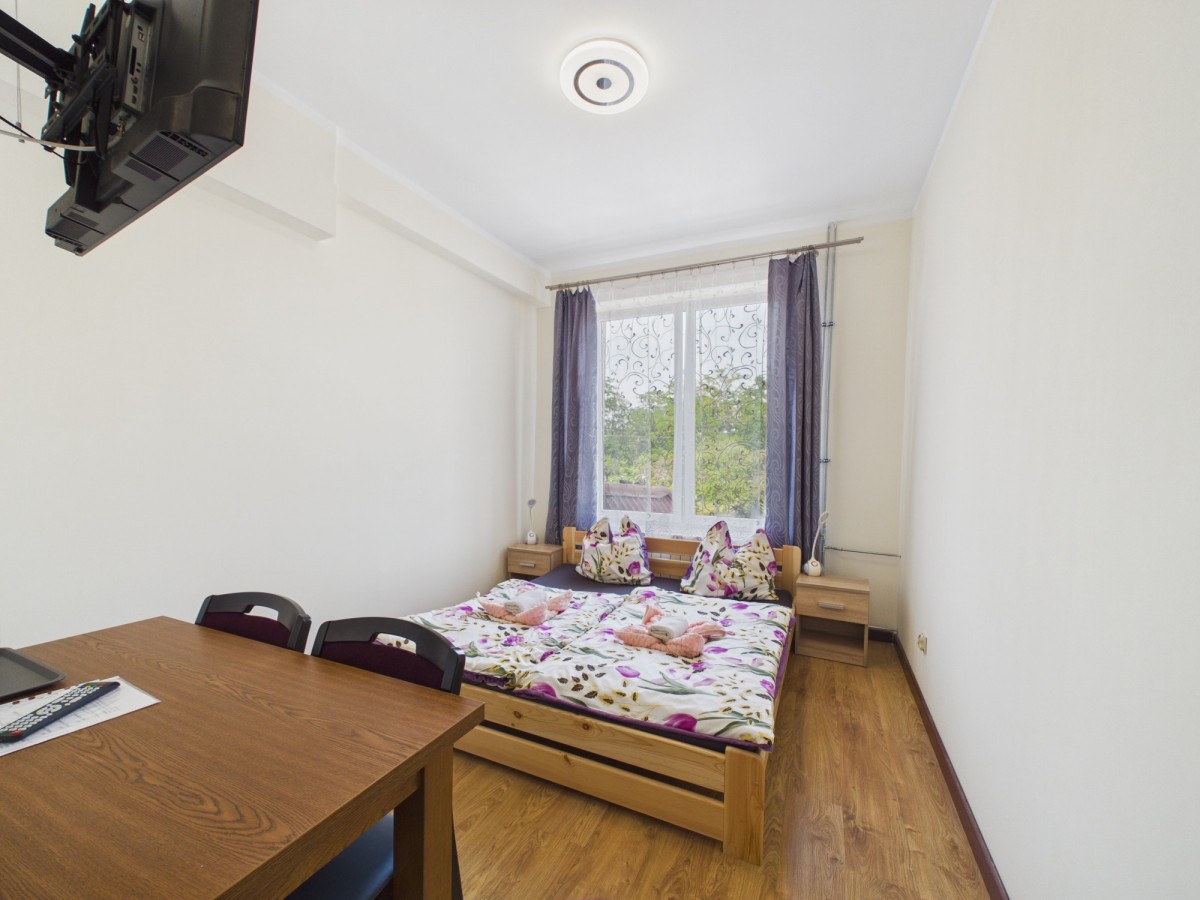 Obiekt - 36 pokoi - 1166 m² - ul. Piastowska Radomsko