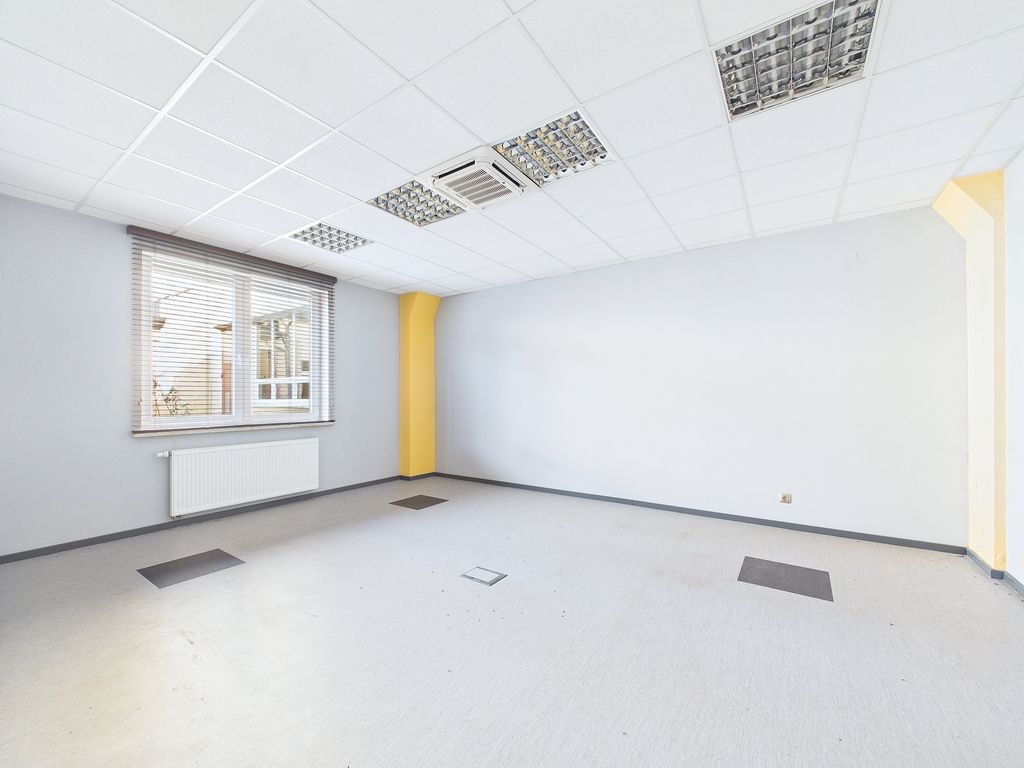 Local - 3058 m² - Dobrów