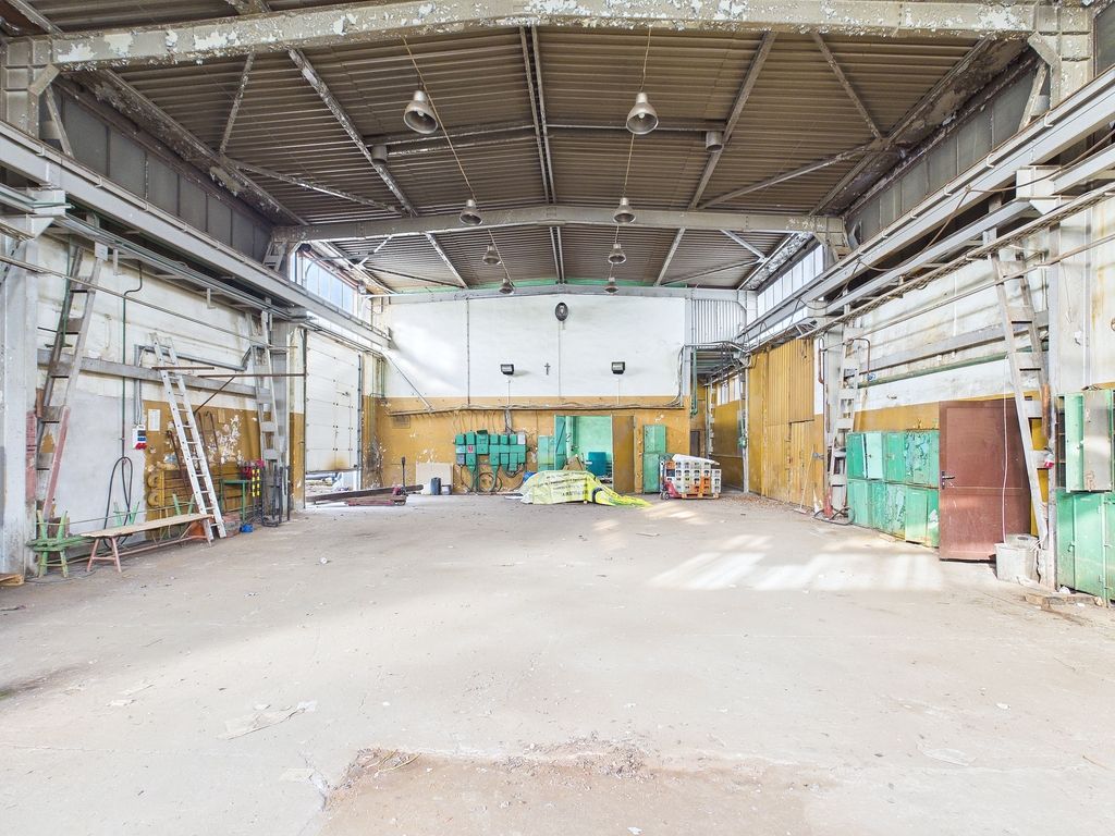 Local - 3058 m² - Dobrów