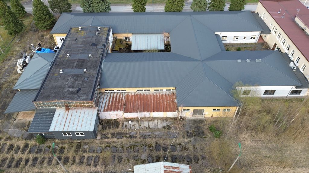 Lokal - 3058 m² - Dobrów