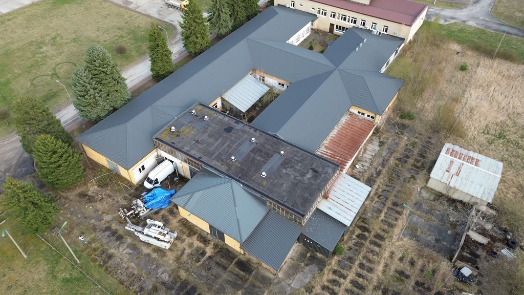 Lokal - 3058 m² - Dobrów