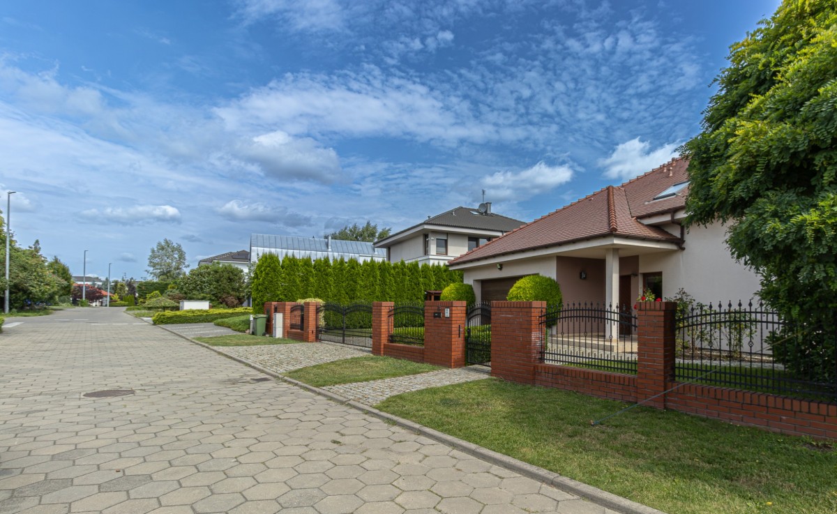 House - 7 rooms - 297 m² - Ananasowa Street Chyby