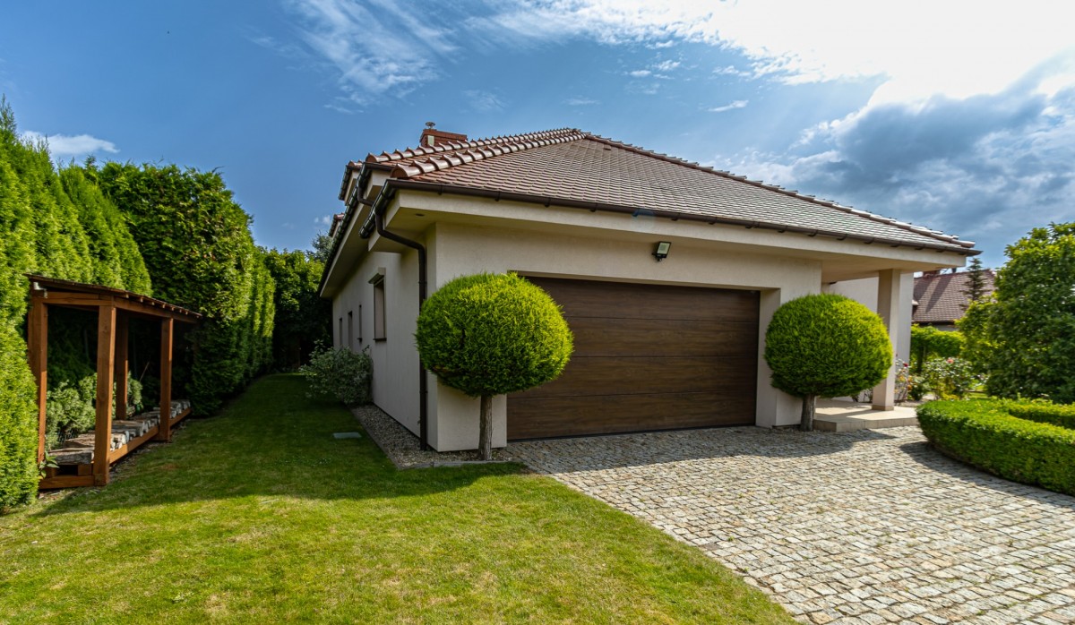 House - 7 rooms - 297 m² - Ananasowa Street Chyby