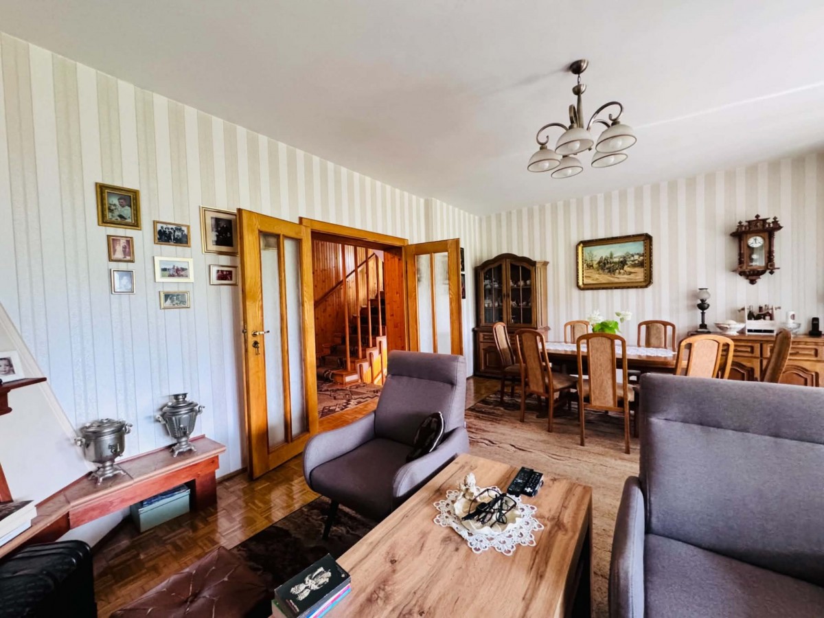 Casa - 7 stanze - 240 m² - via S. Stefano Poznań
