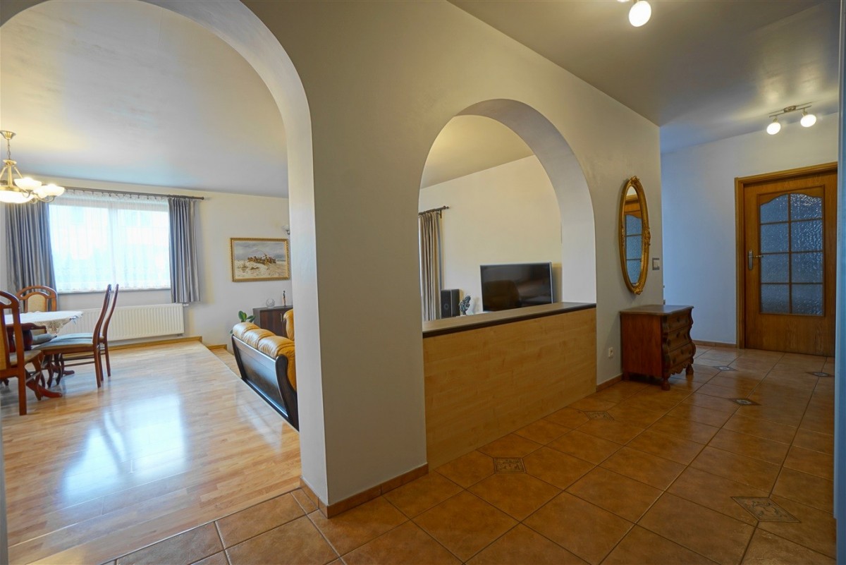 Dom - 8 pokoi - 301 m² - ul. Liliowa Katowice Ochojec