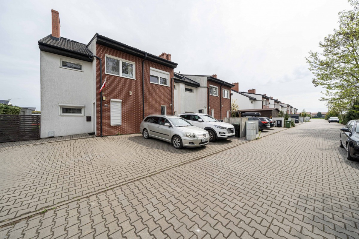 Haus - 4 Zimmer - 110 m² - ul. Komornicka Wiry