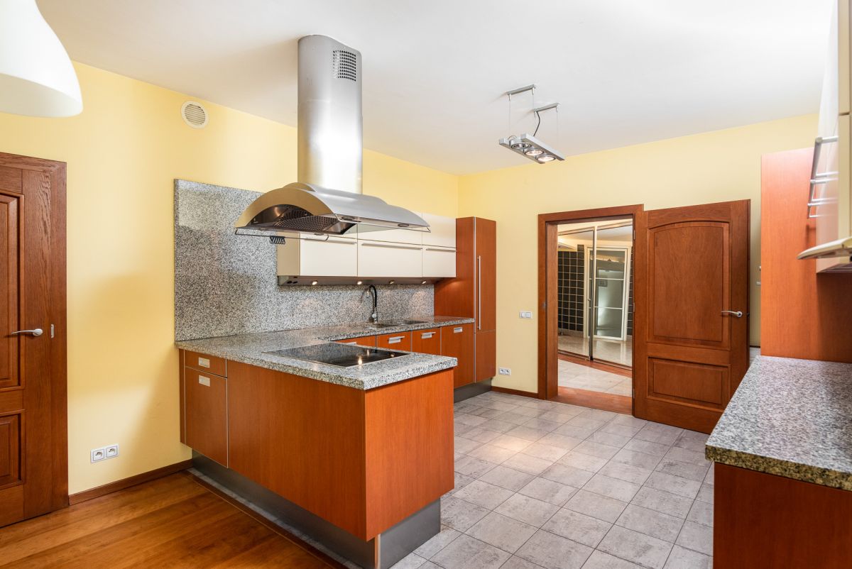 Casa - 11 habitaciones - 540 m² - c/ Rożnowska Wieliczka