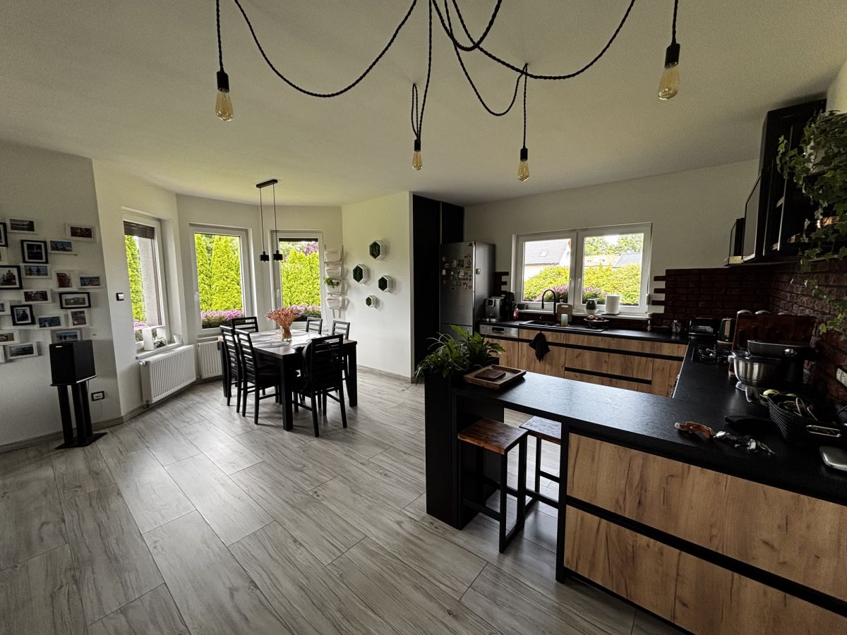 Haus - 6 Zimmer - 243 m² - Skrzynki