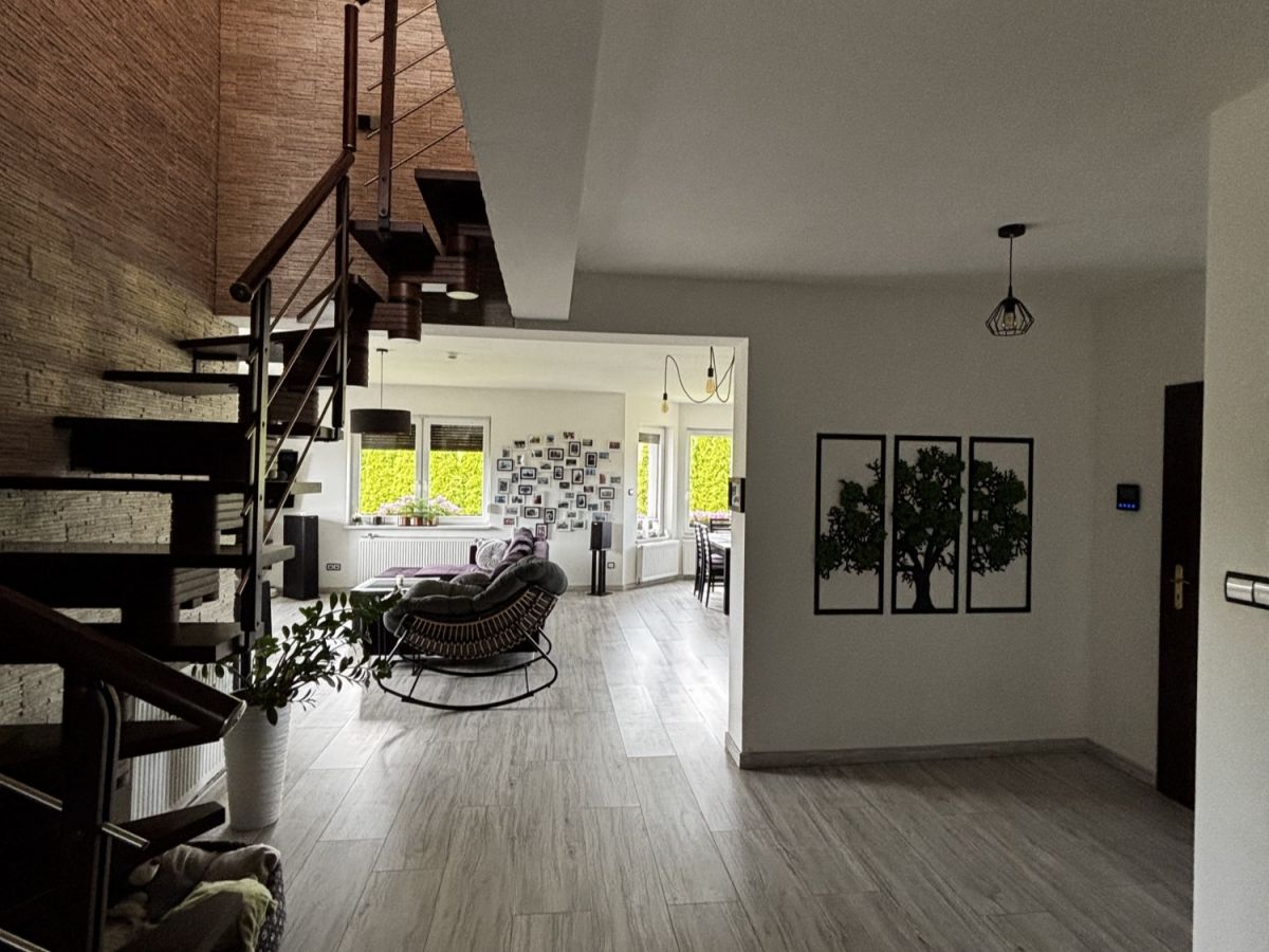 Haus - 6 Zimmer - 243 m² - Skrzynki