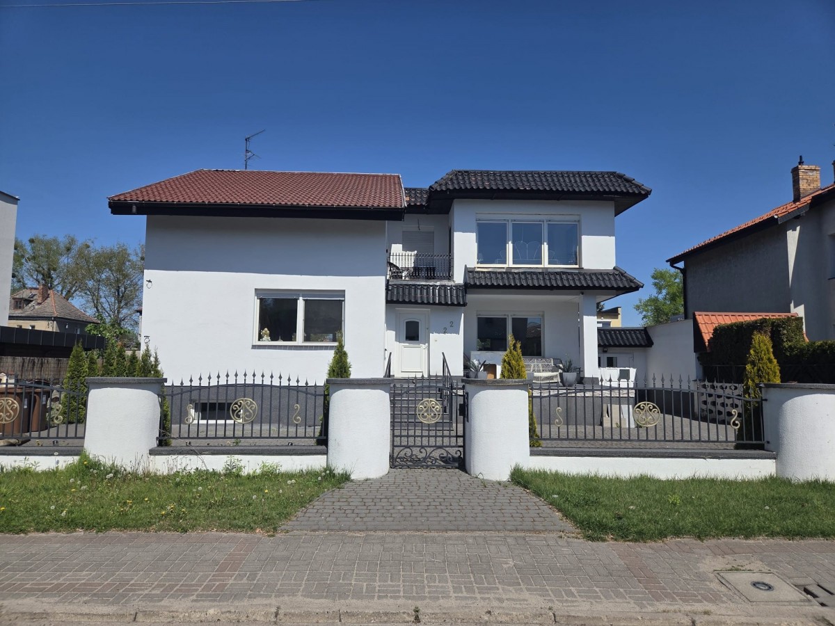 Dom - 5 pokoi - 287 m² - ul. Startowa Poznań Wola