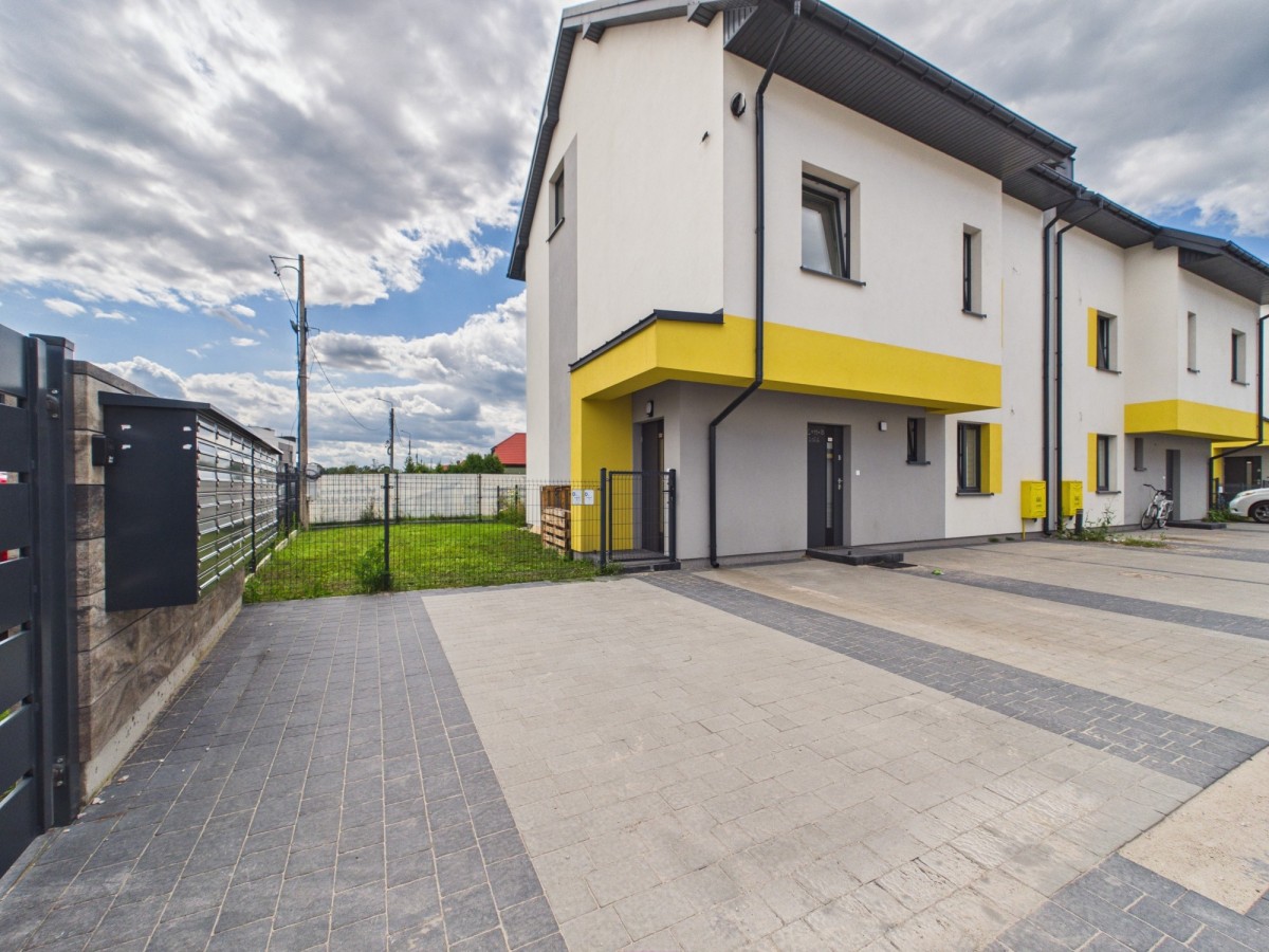 Квартира - 6 кімнат - 121 м² - вул. Квітуча Радзимін