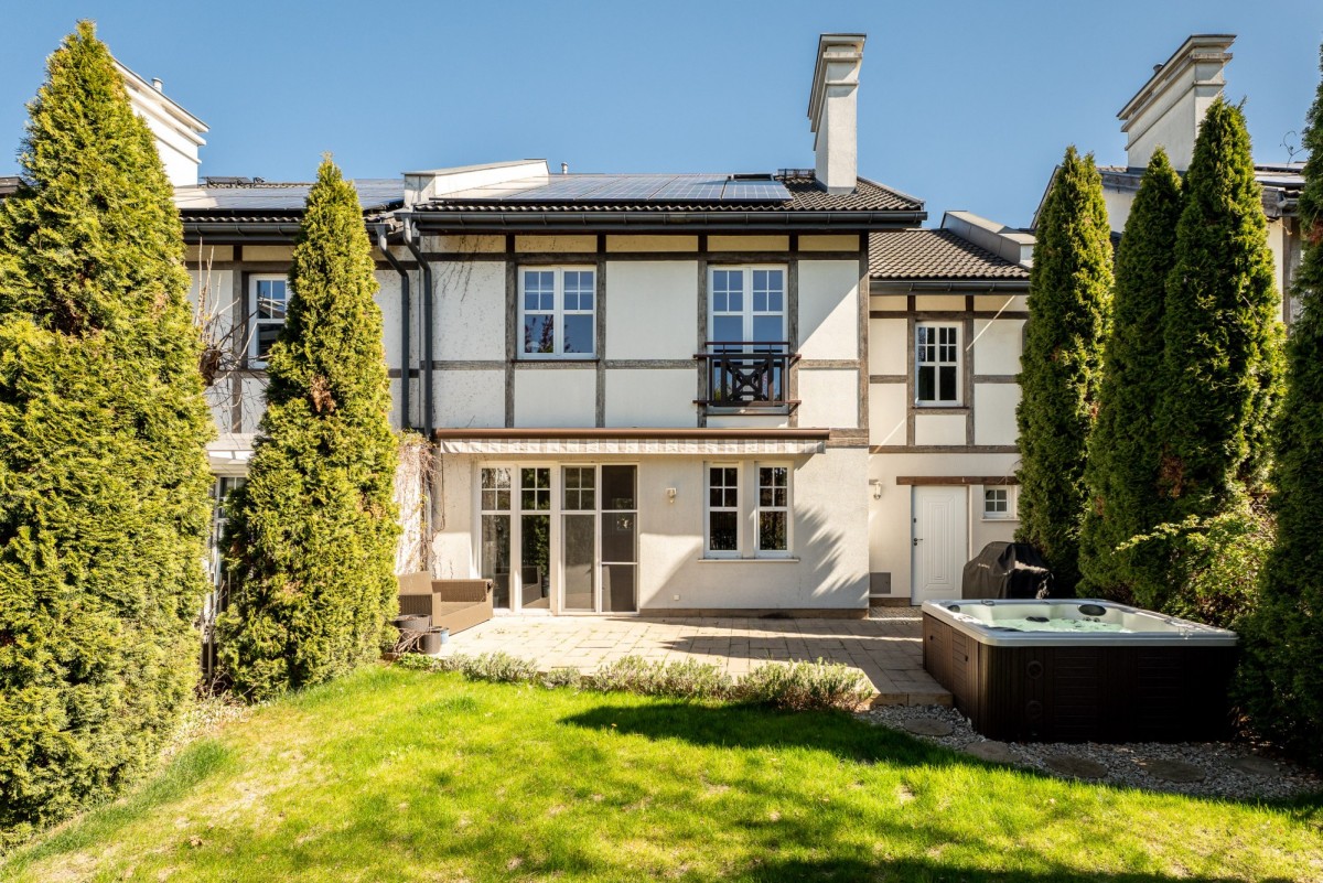 Haus - 6 Zimmer - 193 m² - Normandii Straße Józefosław