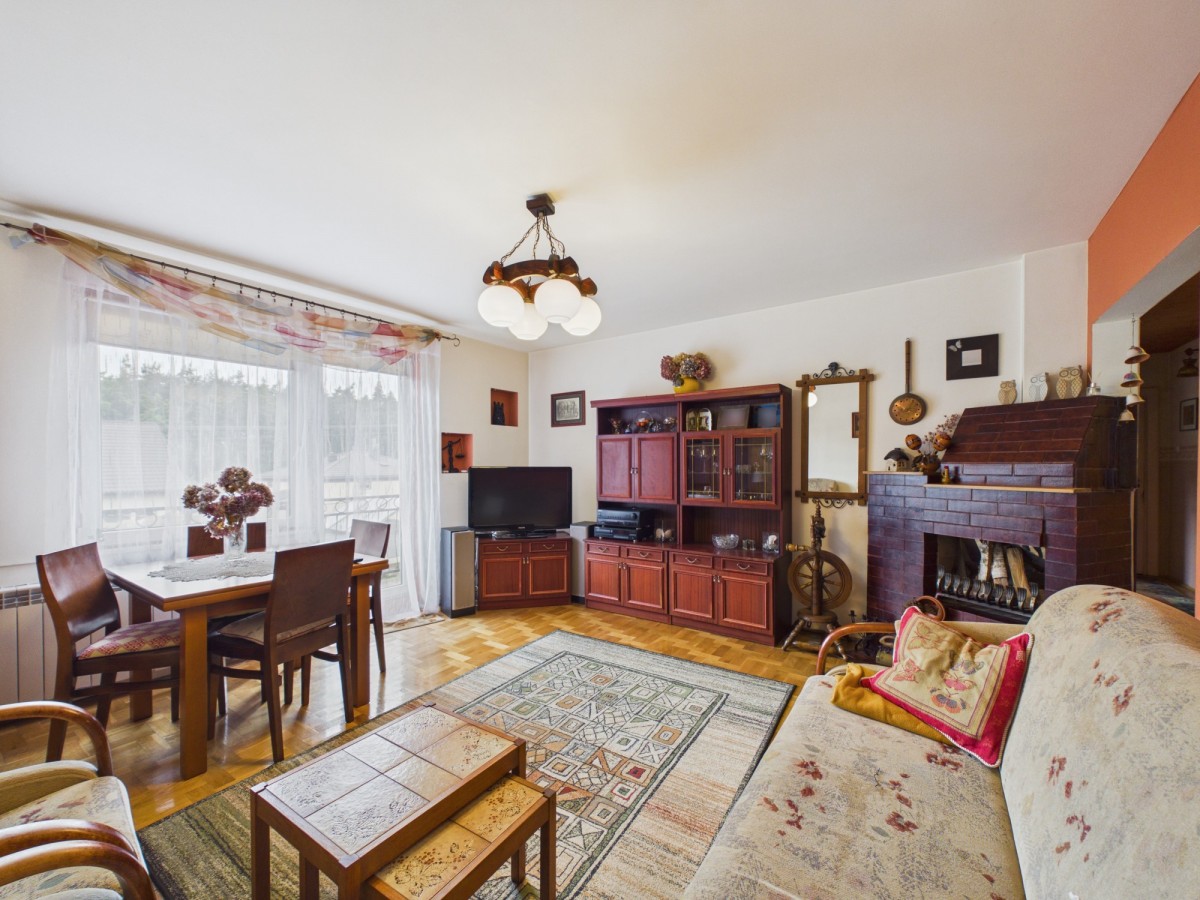 Haus - 8 Zimmer - 260 m² - Str. Zaciszna Gomunice