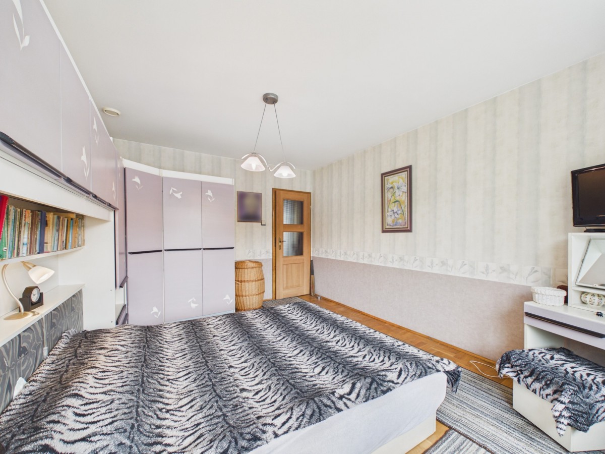 Haus - 8 Zimmer - 260 m² - Str. Zaciszna Gomunice